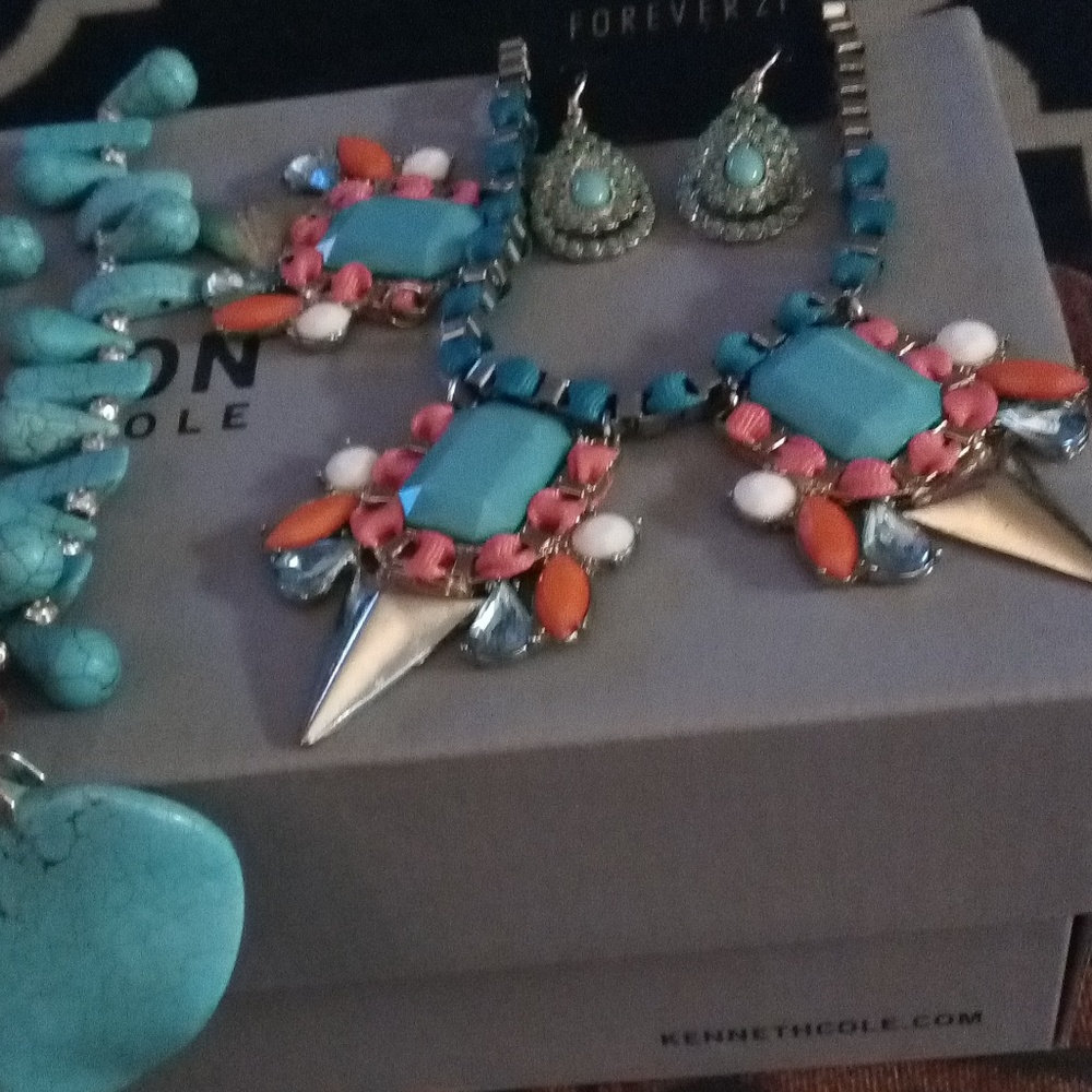 Jewelry - Picture 4 of 5